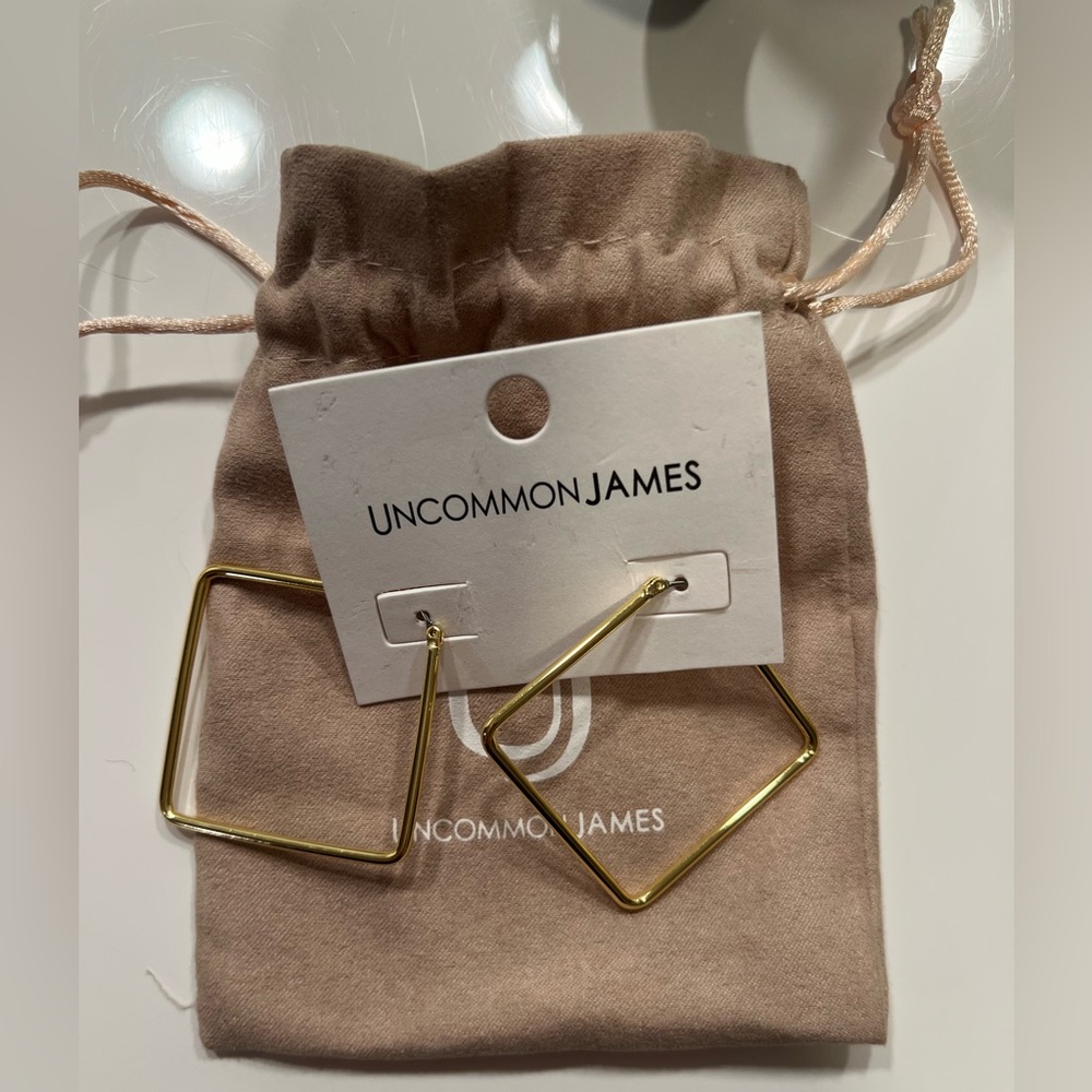 Uncommon James Gold Square “Girl Boss”
Earrings (medium)